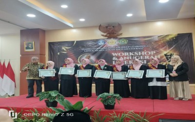 Guru MTsN 2 Nganjuk Raih Penghargaan Nasional dalam Workshop & Anugerah Literasi 2025
